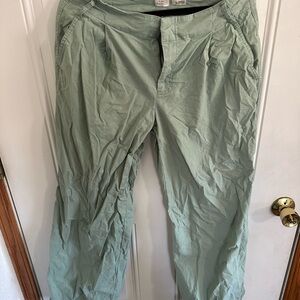 Women’s Lightweight pants in Sage Green